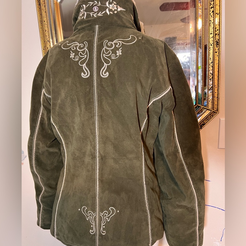 Vintage Bogner Olive Green Women's Ski Jacket with White Embroidery - Picture 4 of 16